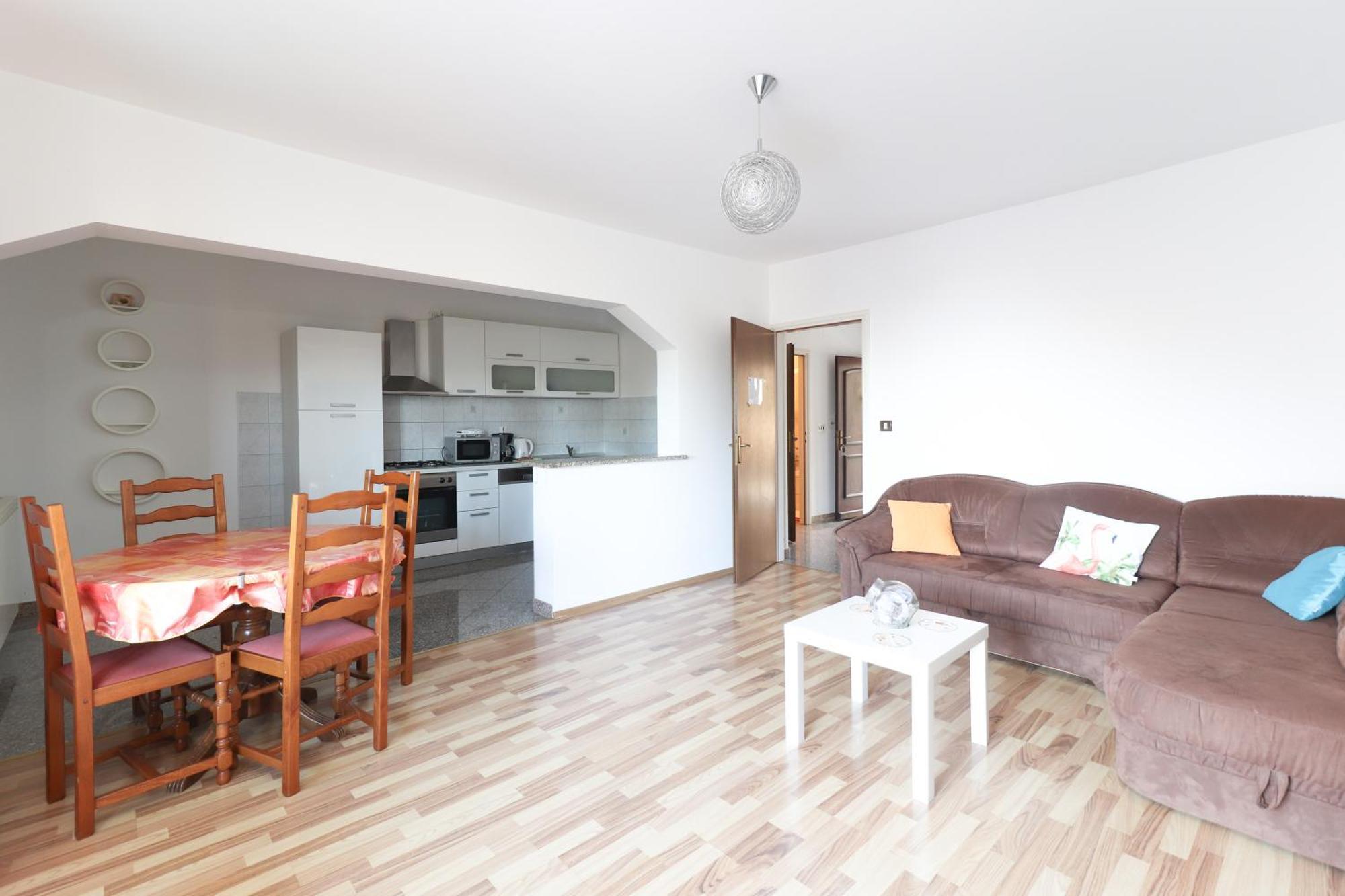 Luka Apartment *